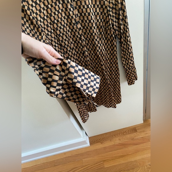 Abercrombie button down satin dress with flare sleeves in size Medium Petite - Picture 3 of 4